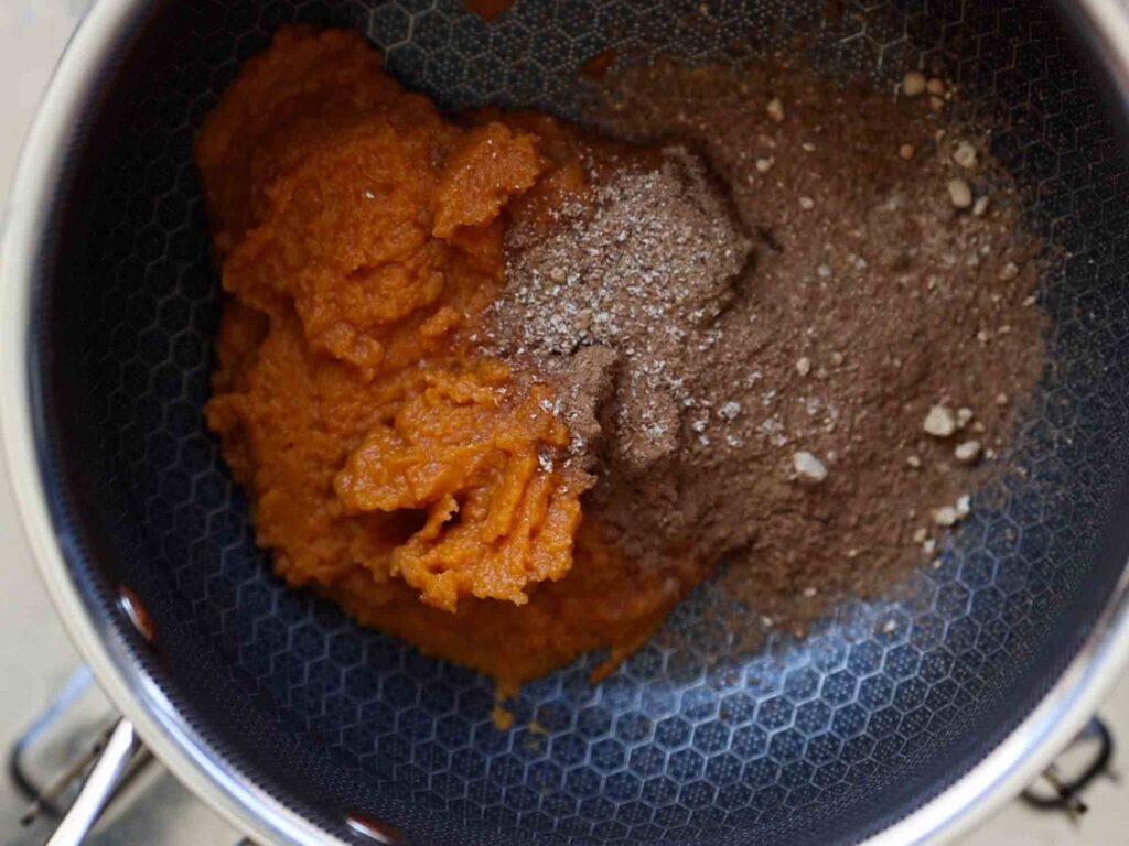 pumpkin puree and spice blend in pot